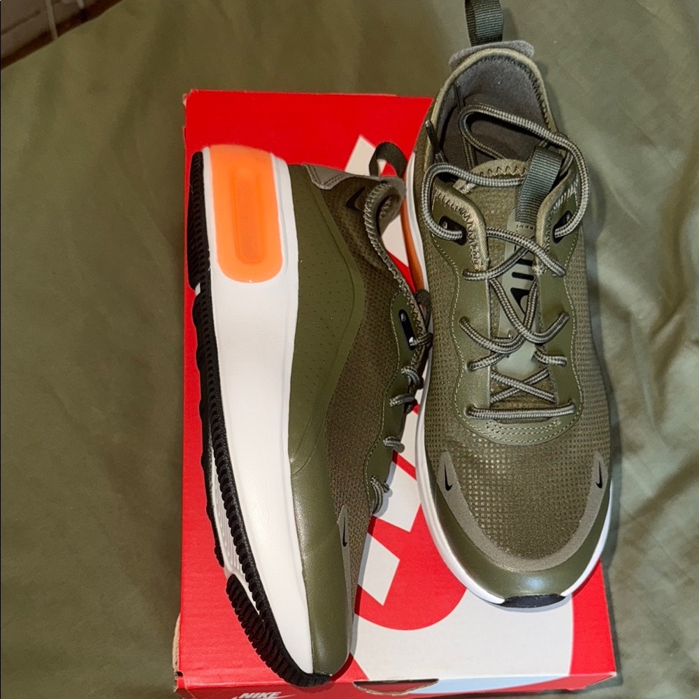 Nike Air Max Dia Olive Green and White Athletic Shoes Sleek Design